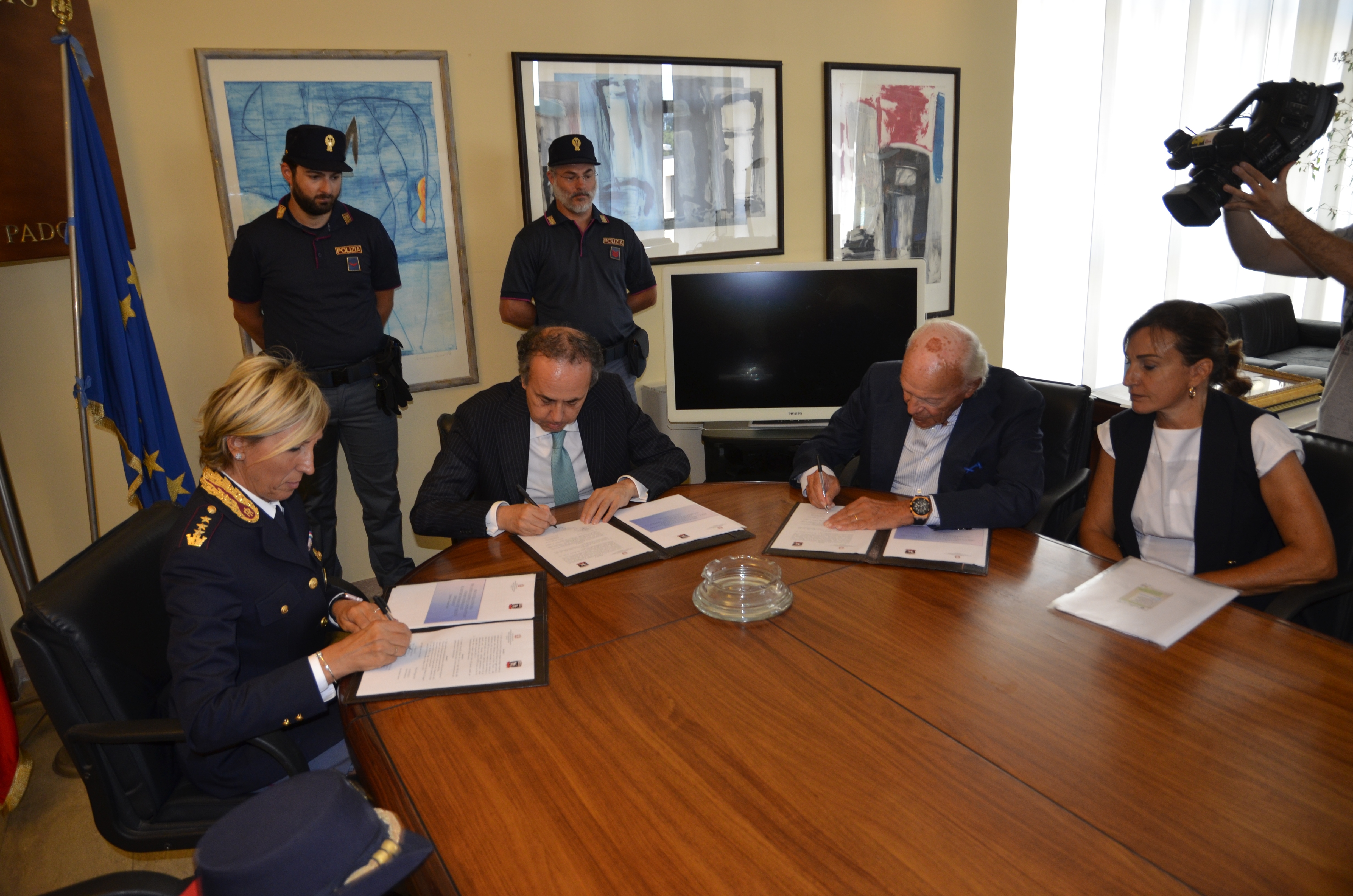 Firma protocollo tra Polizia e Antonio Carraro.