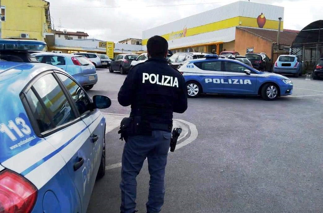 Caltanissetta, furto in un supermercato: due denunciati dalla Polizia di Stato.