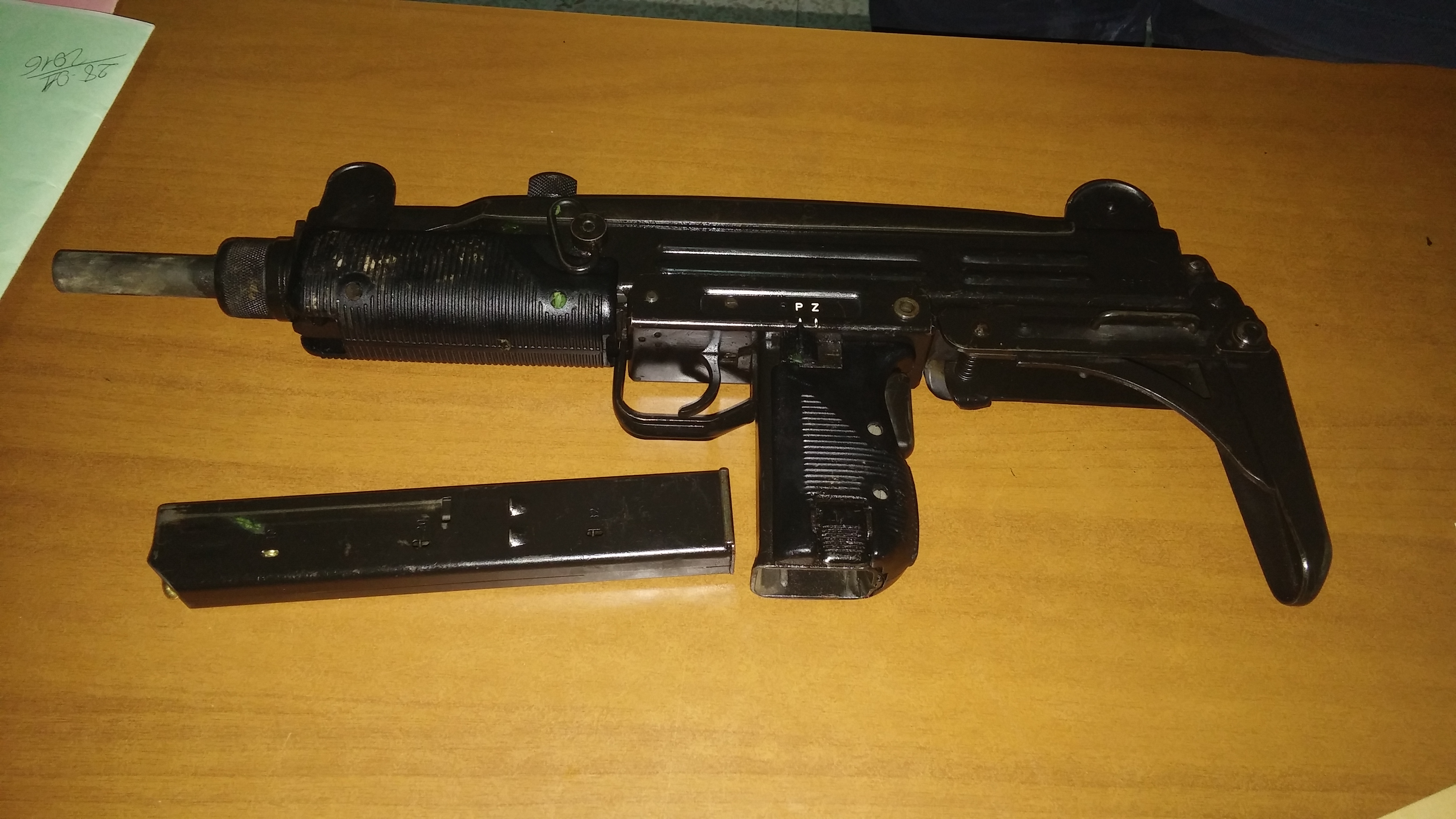 Inferto dalla Polizia di Stato duro colpo alla criminalità a Soccavo: arrestate 3 persone e sequestrata una pistola mitragliatrice Uzi