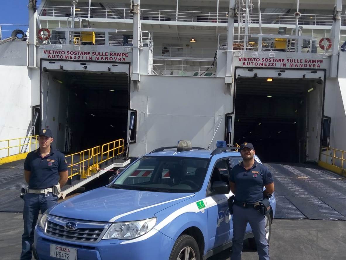 Poliziotti al Porto di Palermo