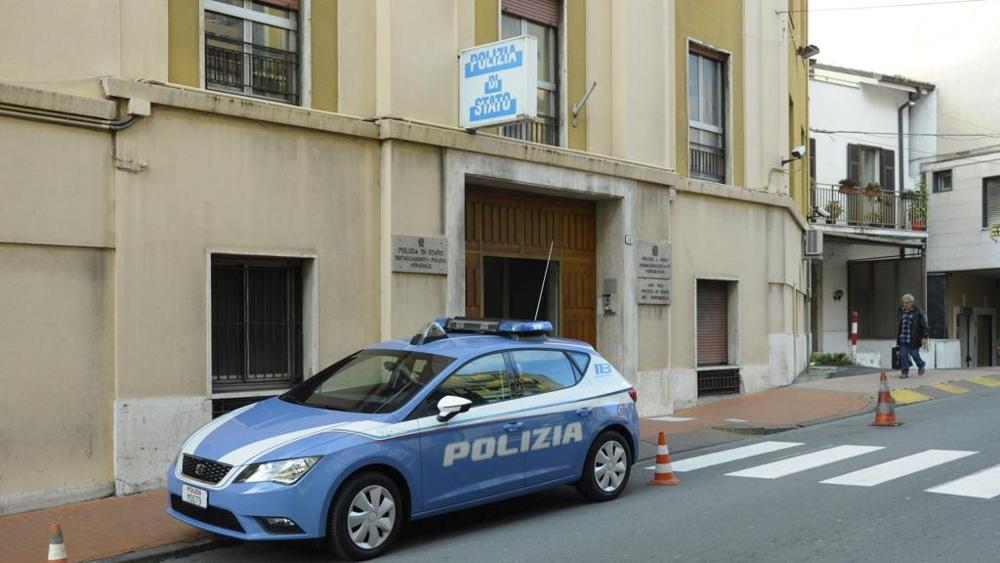 Ventimiglia. Denunciati quattro stranieri e un tassista italiano per vendita di merci con  marchi contraffatti.