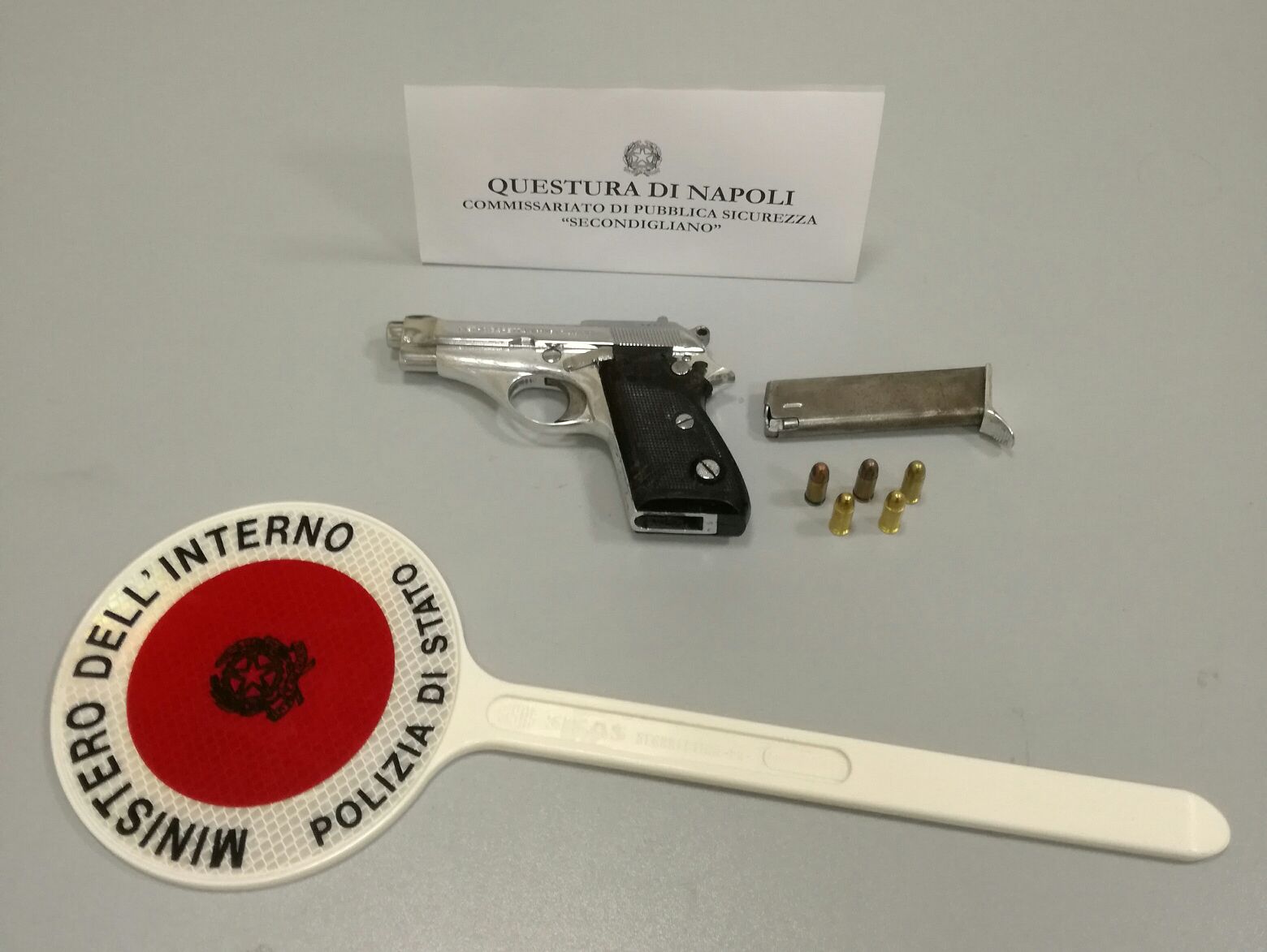 La Polizia arresta un pregiudicato di Secondigliano in possesso di pistola pronta a fare fuoco