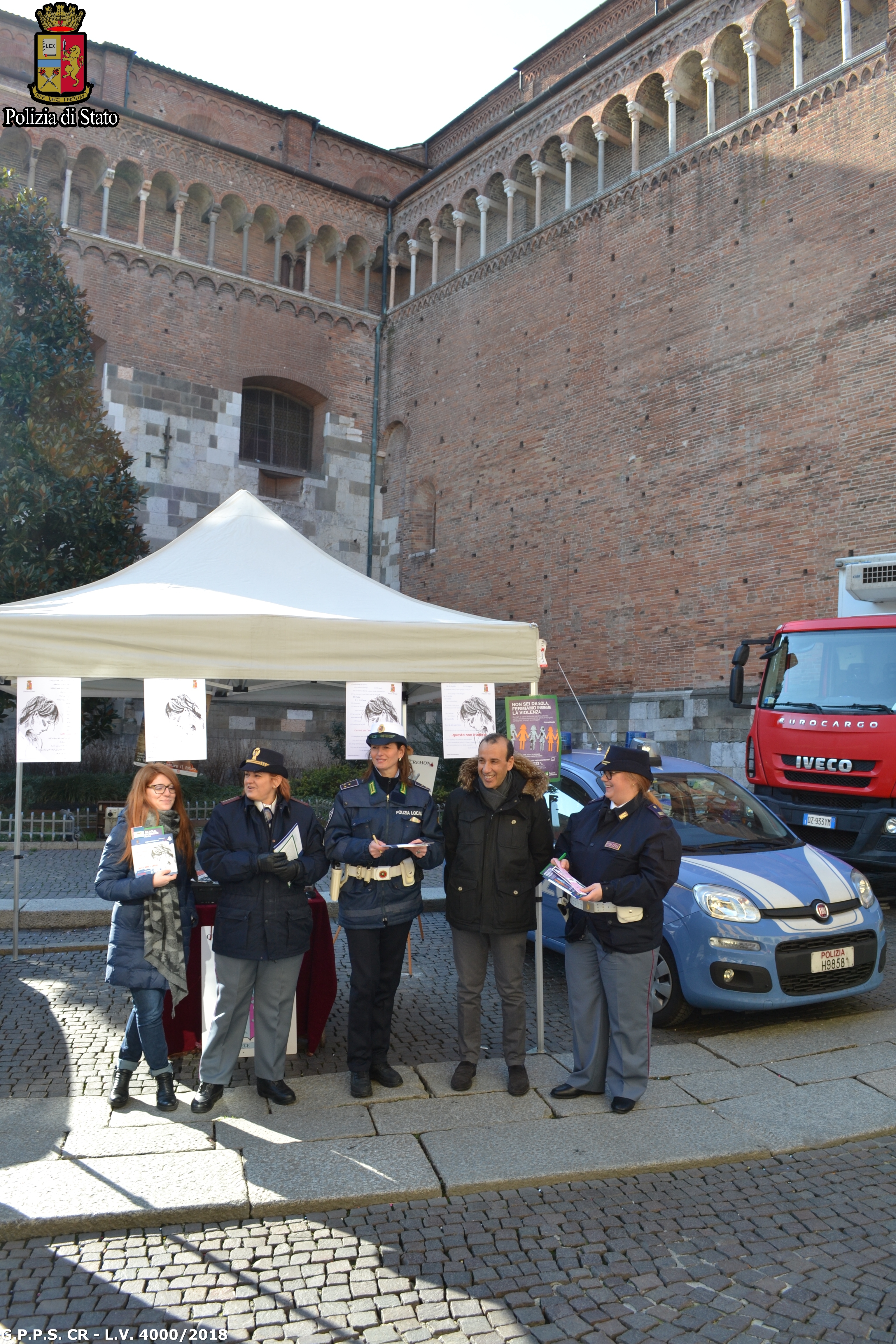 Polizia: Questura di Cremona  “Questo non è amore” gazebo informativo in Largo Boccaccino.