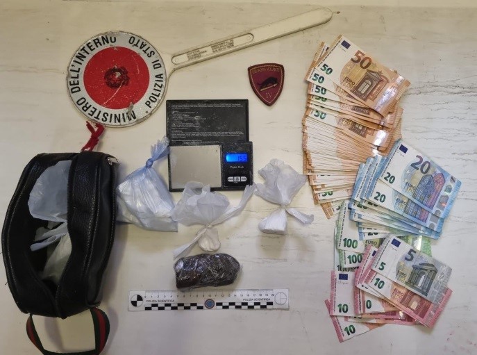 Sequestro di cocaina, hashish e di denaro nel quartiere Acquabona, un arresto delle volanti