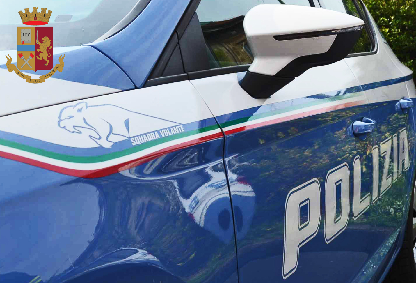 Ruba su un’auto in sosta: arrestato a Milano dalla Polizia di Stato.
