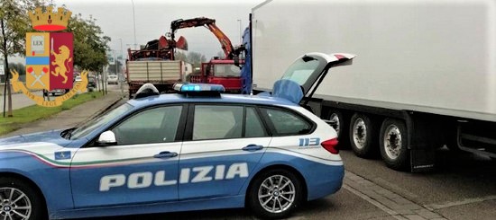 Polizia Stradale della Toscana - Nel week-end ritirate 26 patenti e tolti quasi 2.600 punti