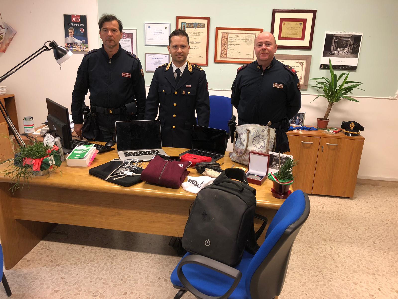 La Polizia riconsegna due Macbook del valore di 3500 euro a due studentesse universitarie vittime di un furto in abitazione.