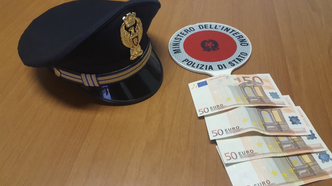 Polizia arresta pregiudicata che faceva acquisti con banconote false