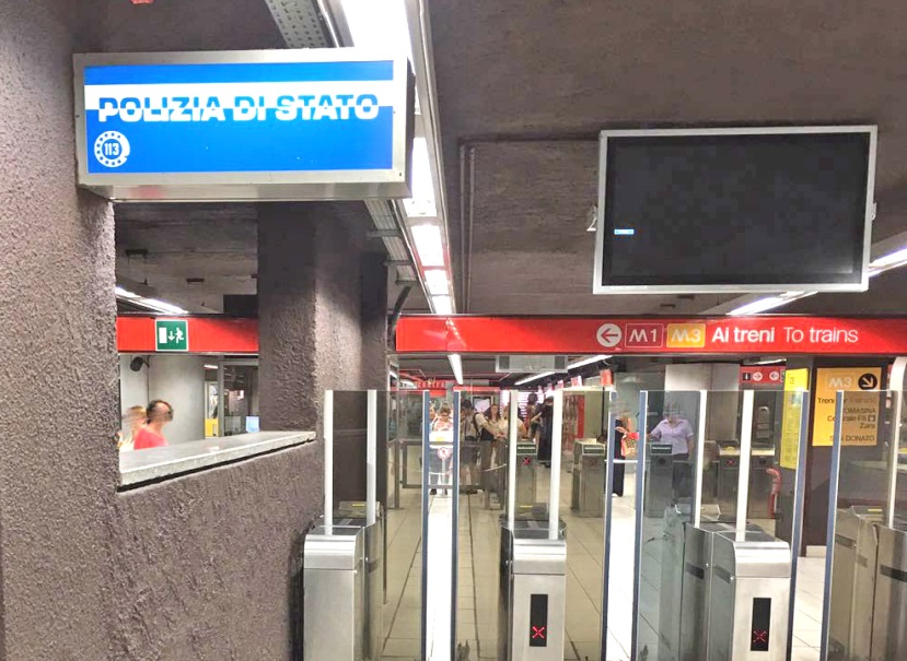 Milano, Metro Stazione Centrale: la Polizia di Stato arresta due nomadi donne per furto pluriaggravato in concorso.