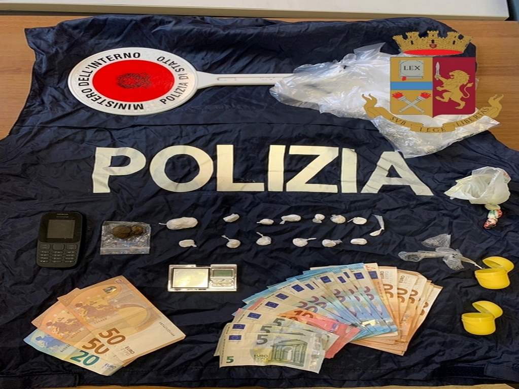 Q.PD Squadra Mobile - Blitz antidroga nel quartiere Palestro 3 arresti.
