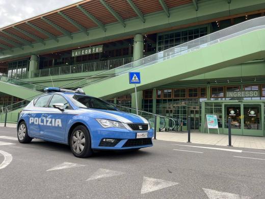 La Polizia di Stato arresta due autori di furto all’interno del supermercato “Iper la grande i” di Monza, ponendo fine alla serie di 7 furti commessi in un solo mese nei supermercati della Lombardia