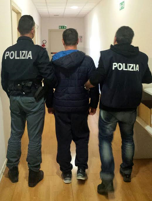Faenza, beccato a rubare mentre era in prova ai servizi sociali. Arrestato dalla Polizia 42enne moldavo