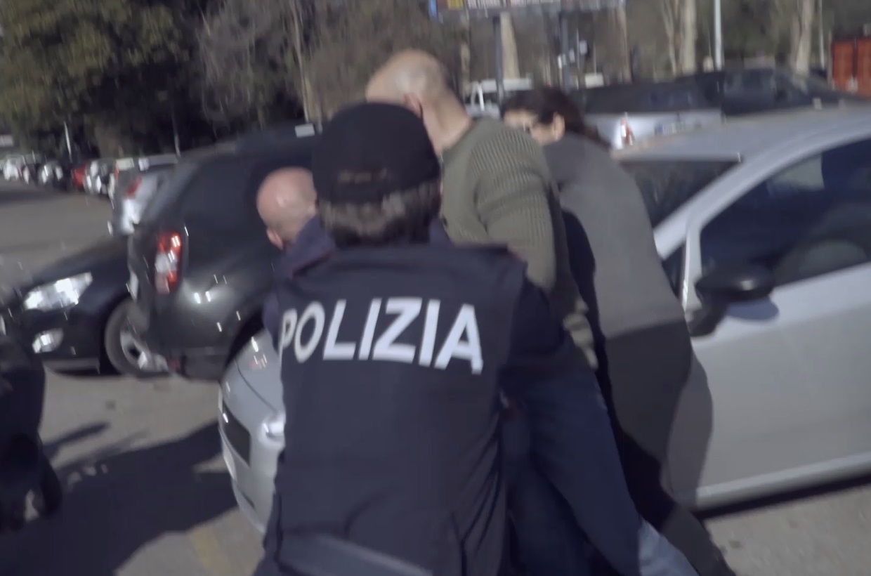 arresto stalking caltanissetta 7 maggio 2019