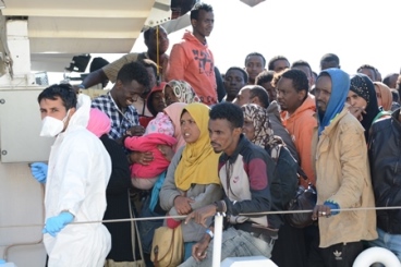 Foto migranti sbarco a Reggio Calabria