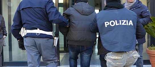 Un arresto della Polizia a Salerno