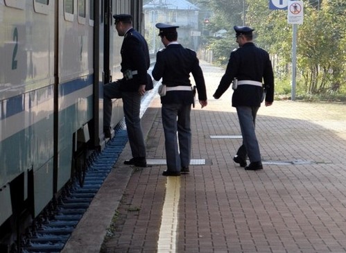 Furto sul treno in sosta.  Denunciato dalla Polizia un 19enne albanese.