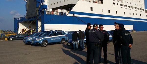Controlli Polizia di Frontiera Marittima al porto