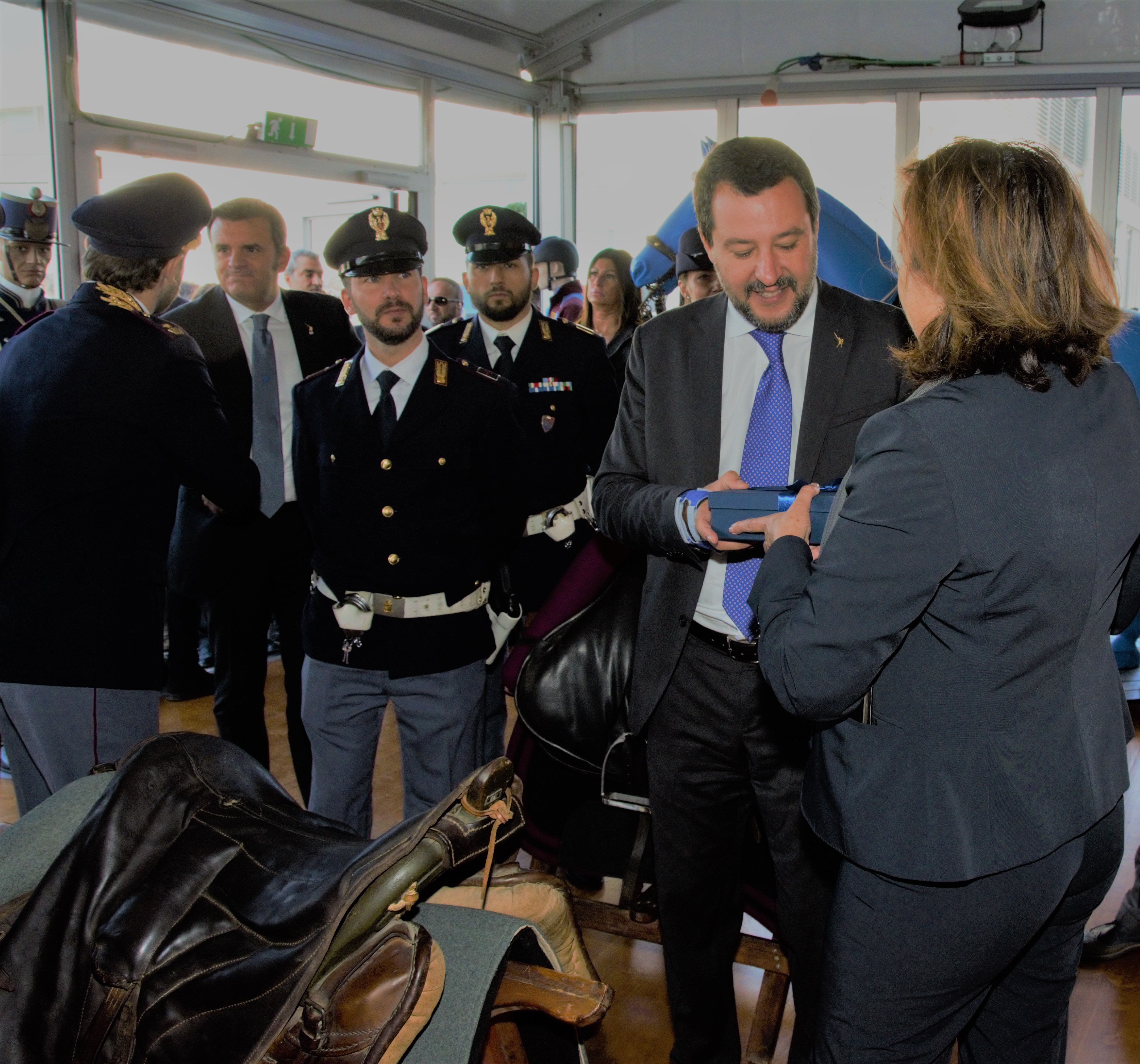 Il Questore di Verona accoglie il Ministro dell'Interno Matteo Salvini nello Stand della Polizia di Stato
