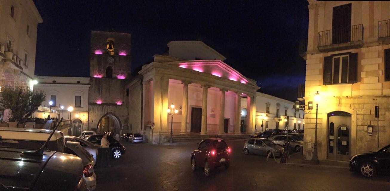 Isernia centro storico notturna