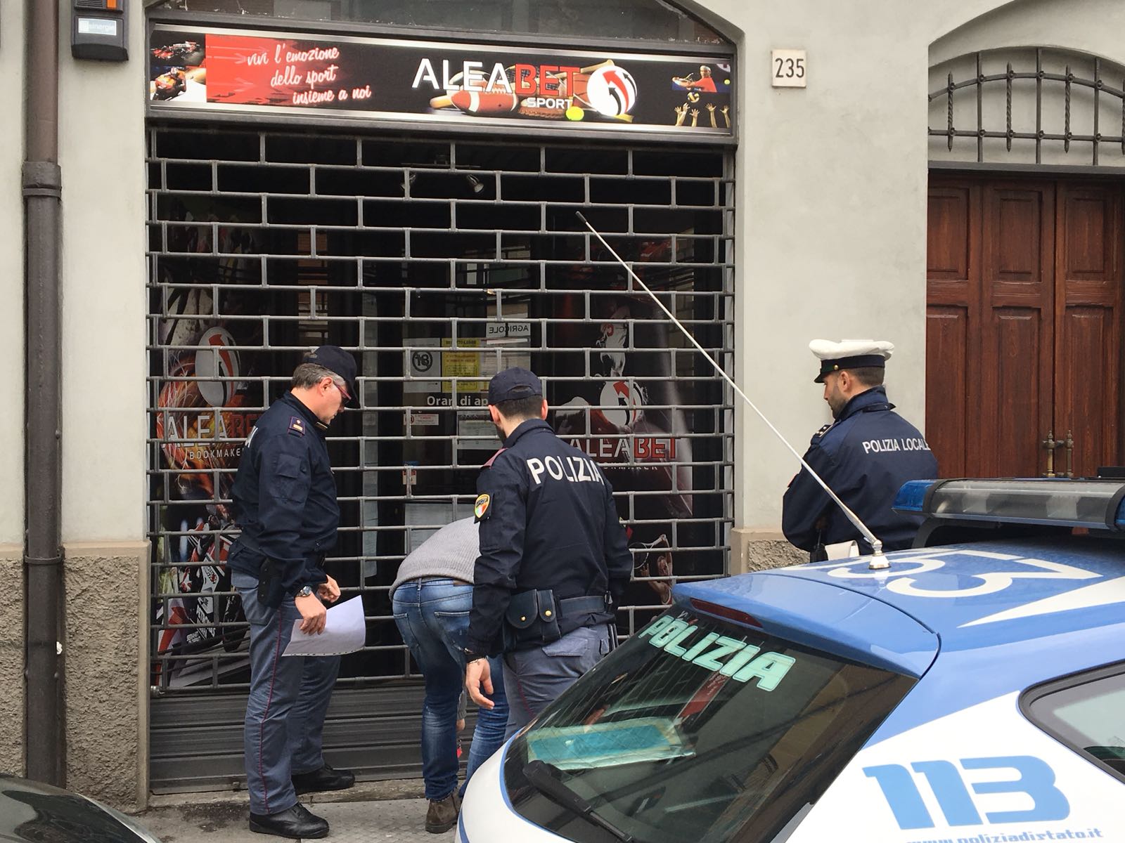 Mancano le autorizzazioni: la Polizia fa chiudere la sala scommesse “ALAE BET” a Cremona  in Via Dante.
