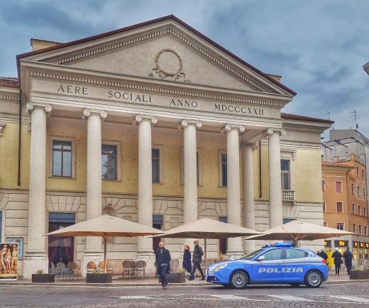 La Polizia di Stato di Mantova ha identificato e denunciato gli otto ragazzi autori dell’aggressione all’Istituto E. Fermi