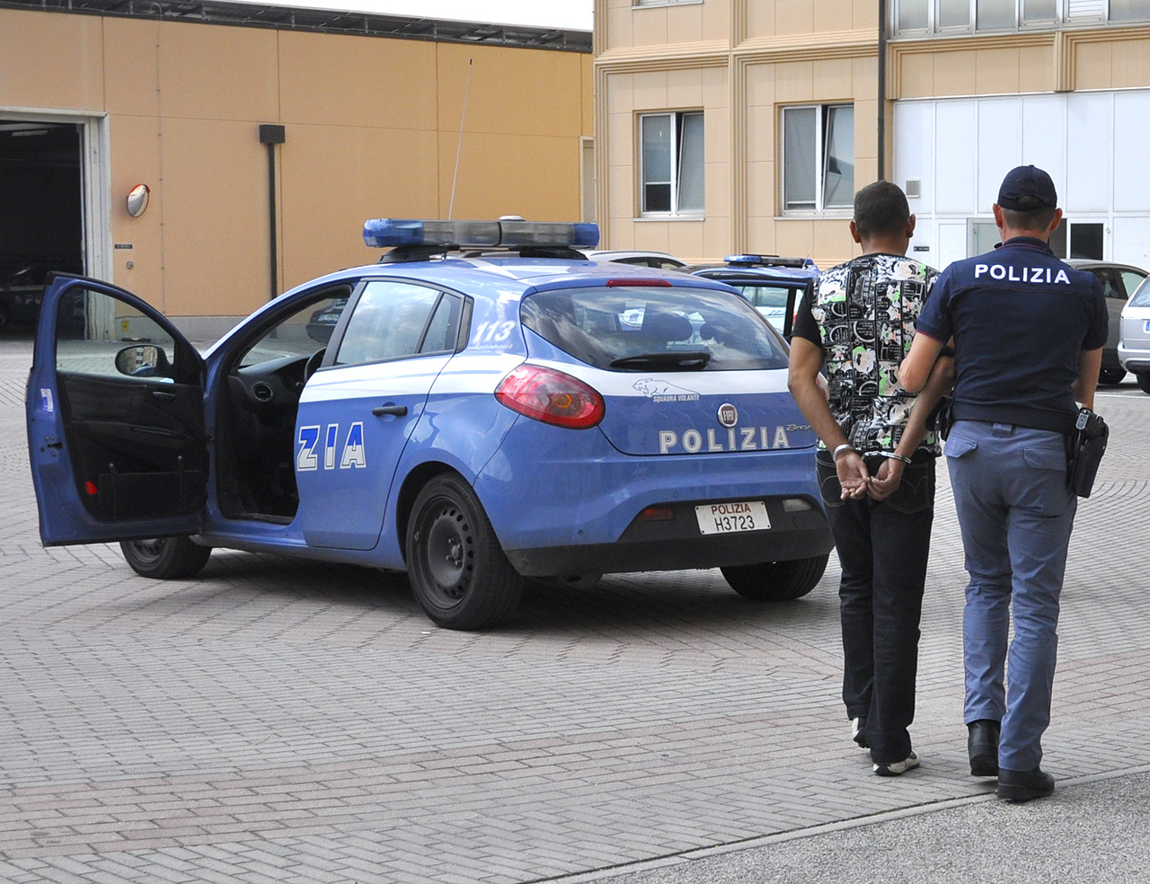 Furti in abitazione, la Polizia rimpatria tre rumeni