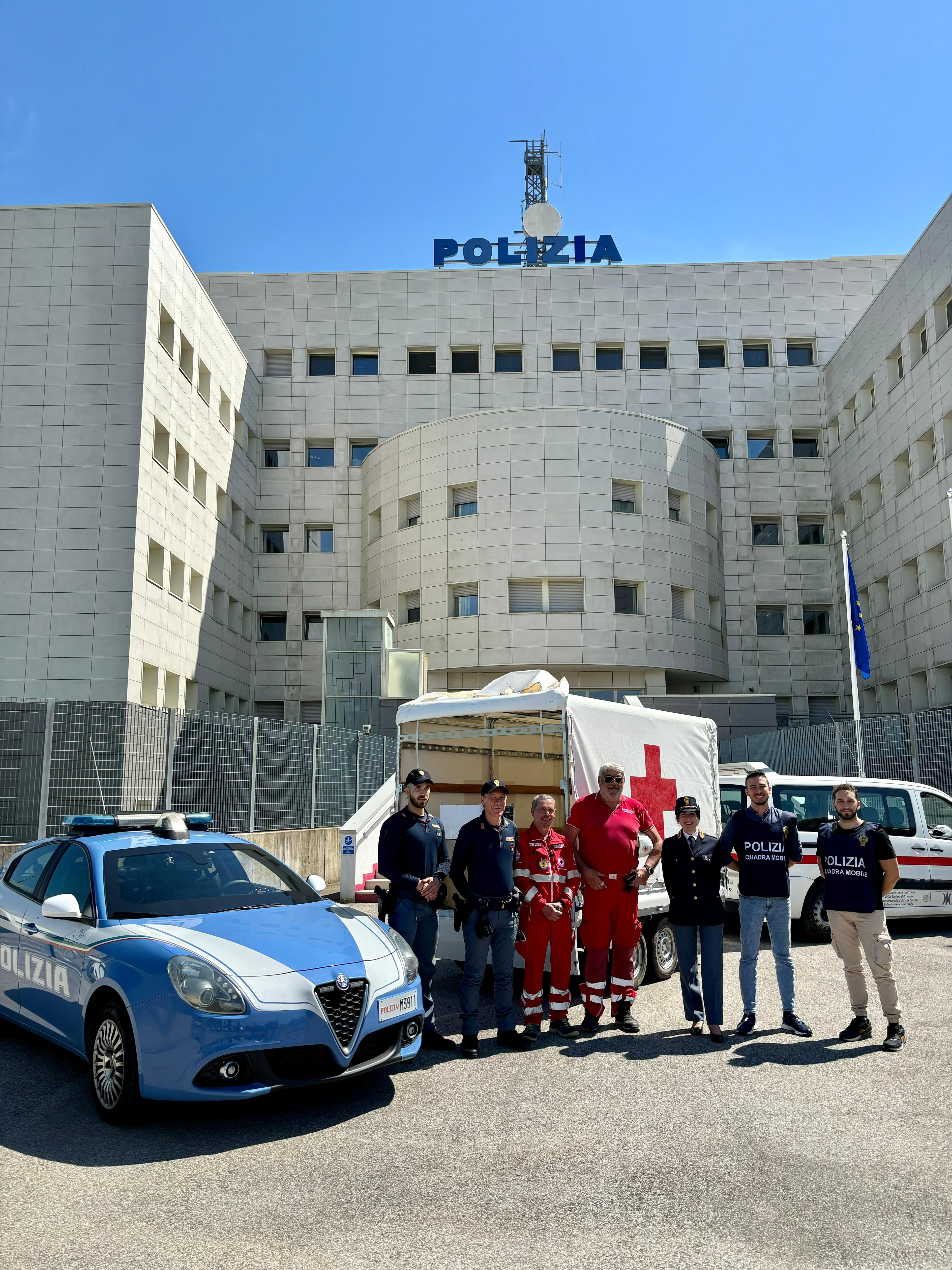 Polizia di Stato: la Questura di Rovigo devolve alla Croce Rossa Italiana della refurtiva a scopo benefico