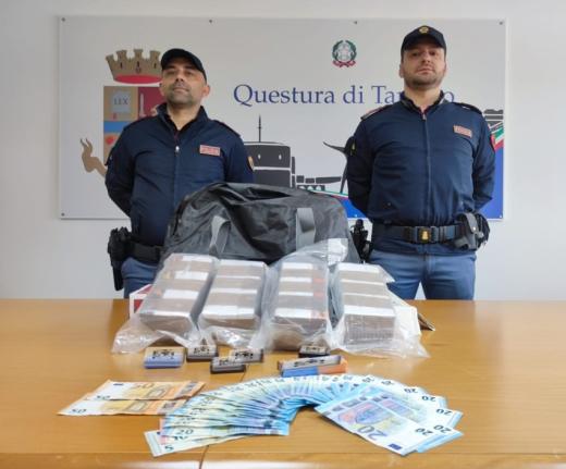 Sorpresi con quasi sei chili di hashish nel portabagagli:   due arresti della Polizia di Stato