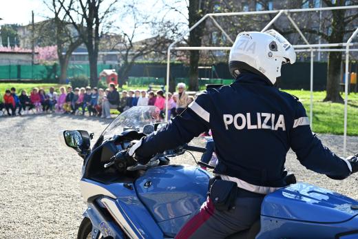 Questura d Vicenza- la Polizia di Stato anche nelle scuole d'infanzia