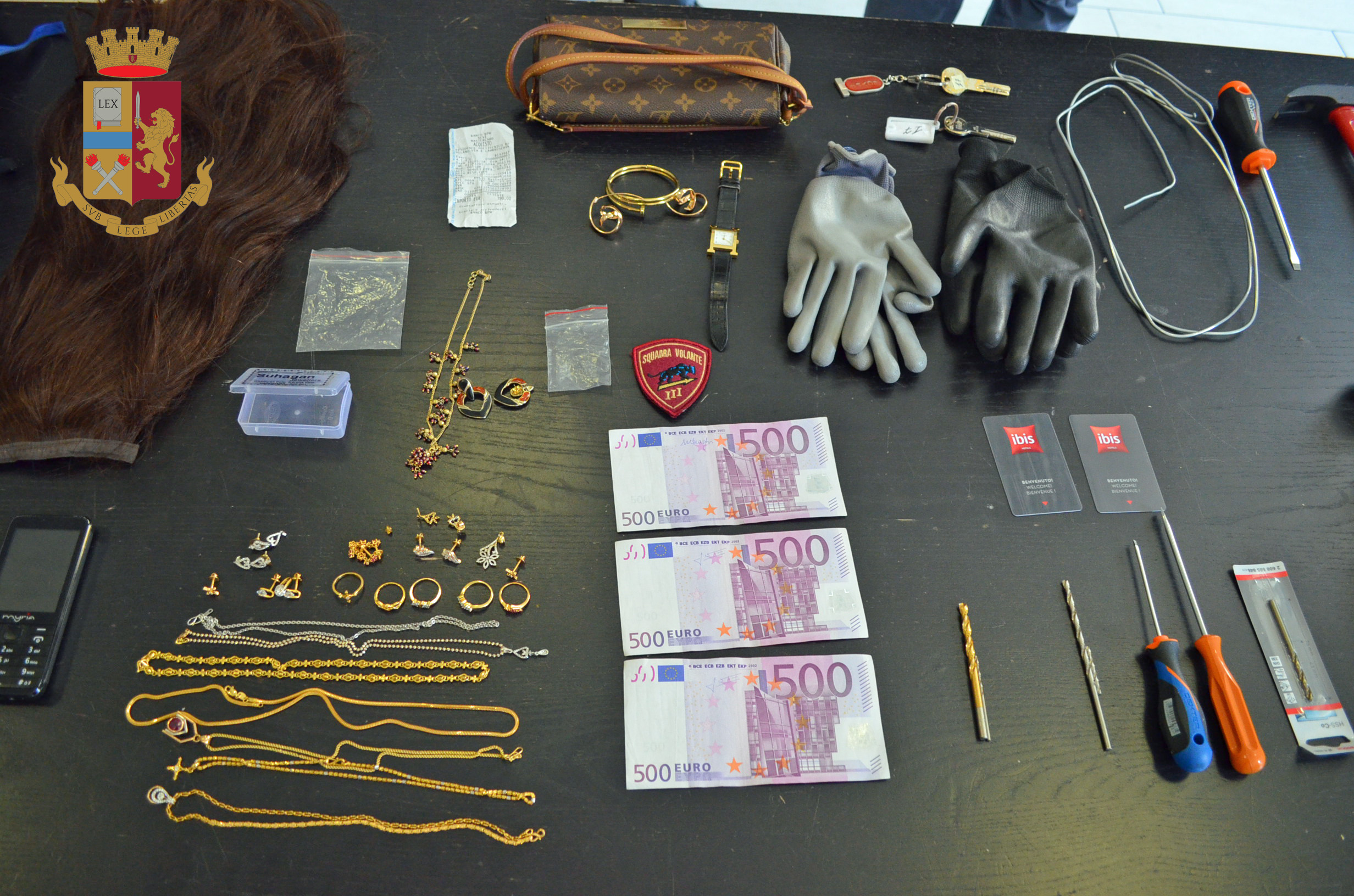 Milano: la Polizia di Stato ferma coppia di romeni per furto di gioielli in hotel