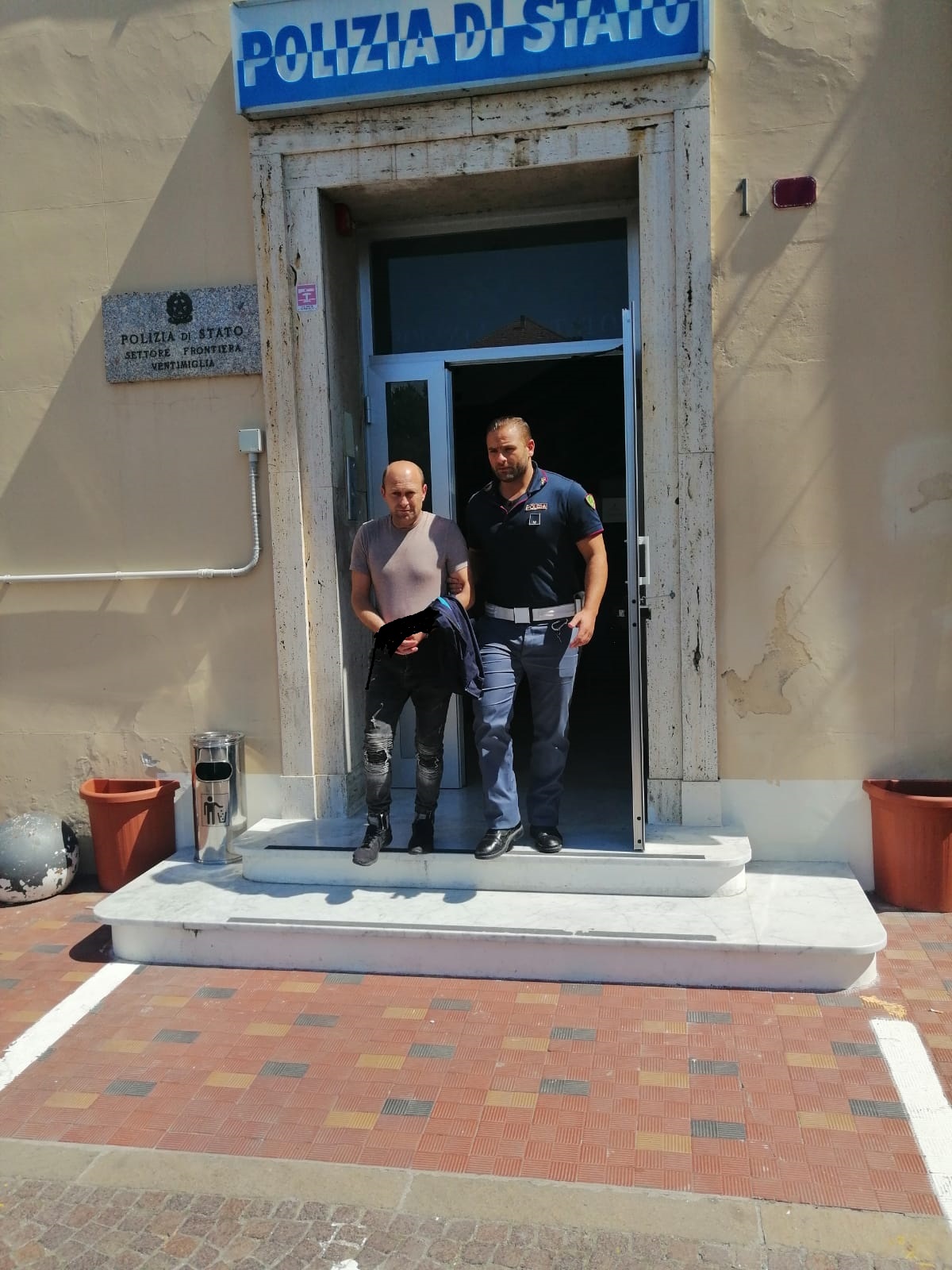Ventimiglia. Due arresti della Polizia di Frontiera. Uno ricercato in campo internazionale per rapina a mano armata.