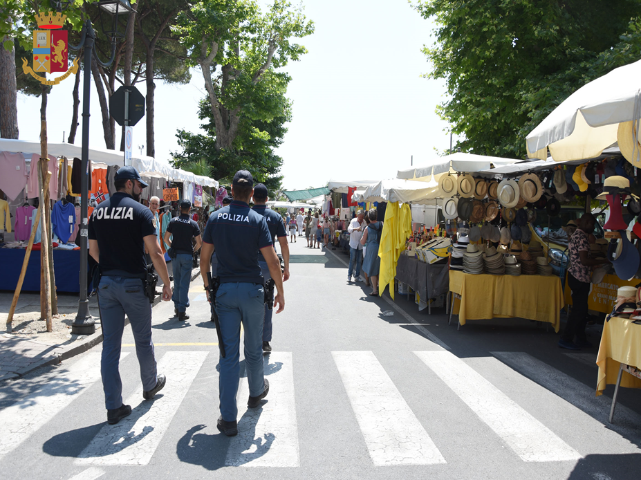 Ventimiglia. Servizio di controllo preventivo al mercato. La Polizia di Stato sequestra oltre 400 articoli con marchio contraffatto.