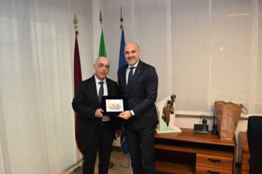 Prato, il Sottosegretario di Stato al Ministero dell’Interno Prisco visita la Questura.