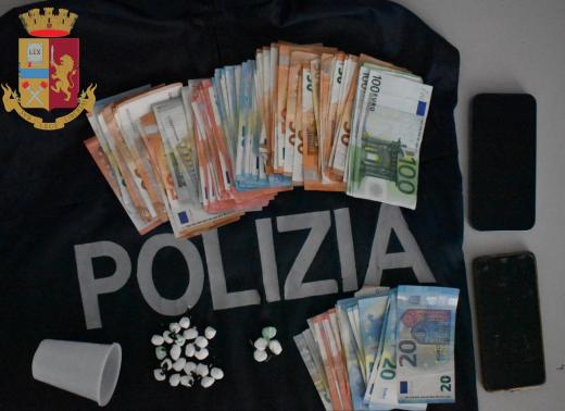 Oltre a vendere panini spacciavano cocaina, due giovani arrestati dalla Polizia a Policoro