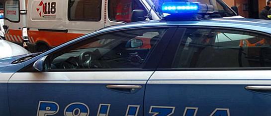 Volante della Polizia a Salerno con ambulanza