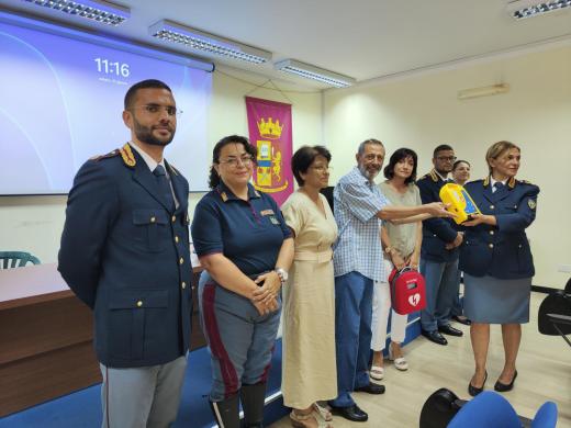 L’Associazione Gian Franco Lupo di Pomarico dona un defibrillatore automatico alla Polizia di Stato di Matera