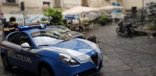 Porta Capuana: sorpresi a cedere droga. La Polizia di Stato trae in arresto un 36enne e una 27enne.