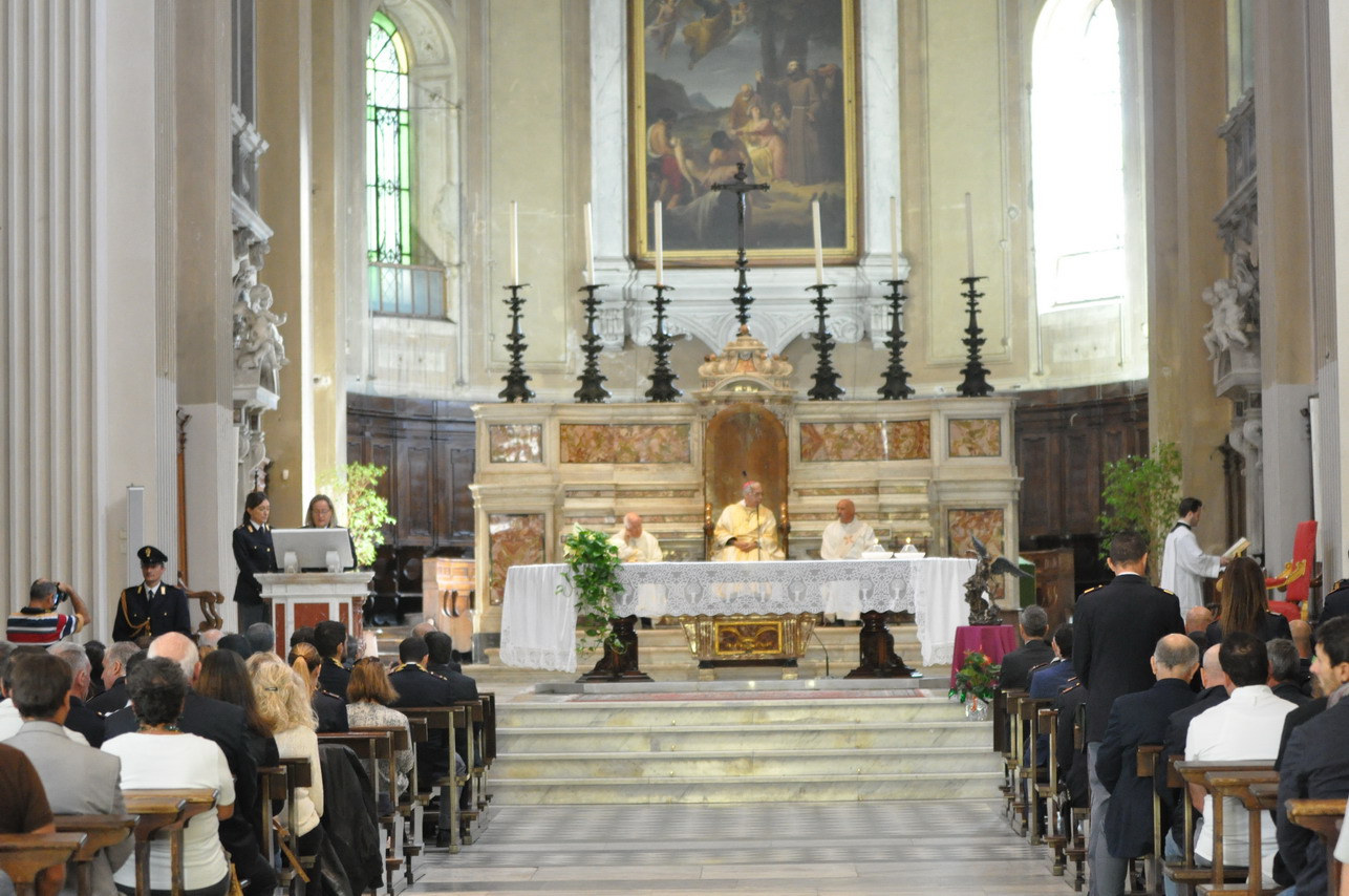 Celebrata nel Duomo di Massa dal Vescovo Monsignor Giovanni Santucci, la messa di San Michele Arcangelo, patrono della Polizia di Stato