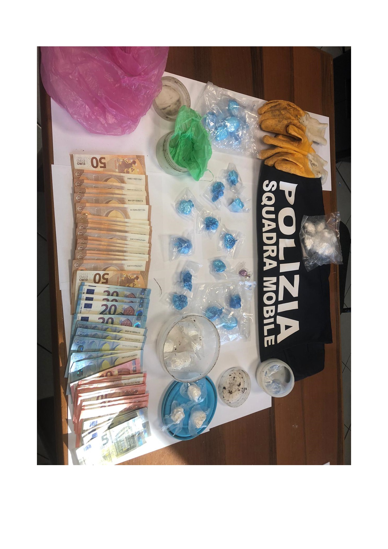 La Polizia di Stato arresta un albanese con quasi 3 etti di cocaina purissima. La teneva nascosta sotto terra.