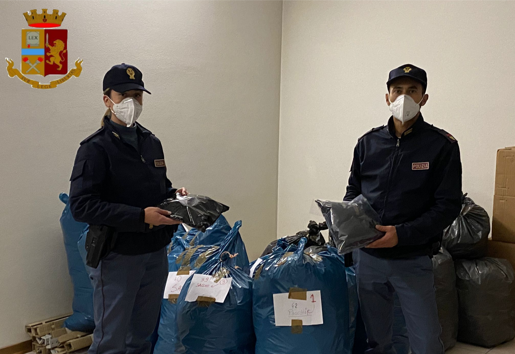 35.000 bulbi di papavero essiccati trovati dalla Polizia di Frontiera di Tarvisio, sequestrato il carico proveniente dall'Austria