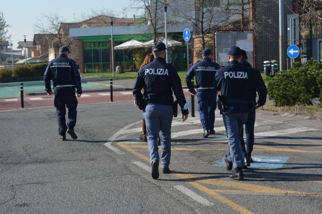 Monza e Brianza: Il Questore dispone servizio straordinario con la Polizia Locale nei comuni della Brianza Est: Ornago, Bellusco, Cavenago e Mezzago. Denunciato cittadino italiano per porto abusivo d’arma ed adottati due provvedimenti di prevenzione.