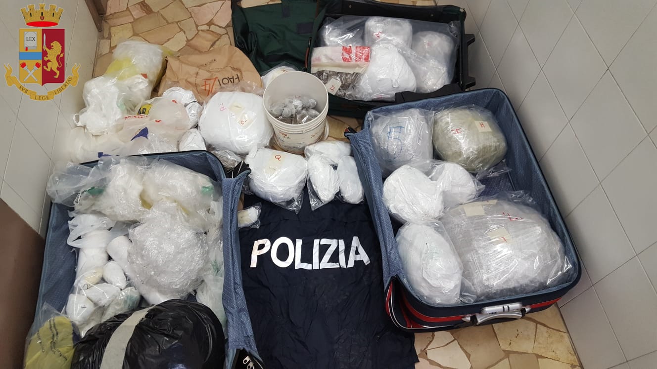 Padova  sfratto - arrestati 3 occupanti abusivi con 15 kg di marijuana.