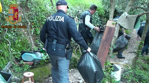 Polizia di Stato: Operazione antidroga sulle alture di Ventimiglia. Arrestato  un cinquantenne italiano. Smantellata una coltivazione di marijuana.