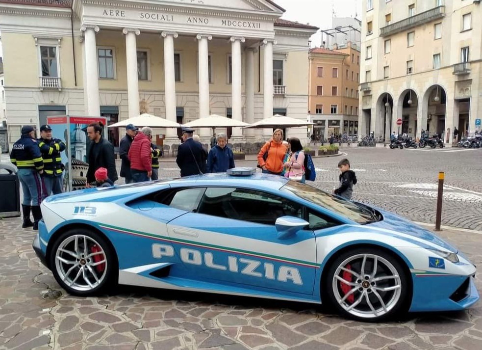 Lamborghini della Polizia di Stato a Mantova