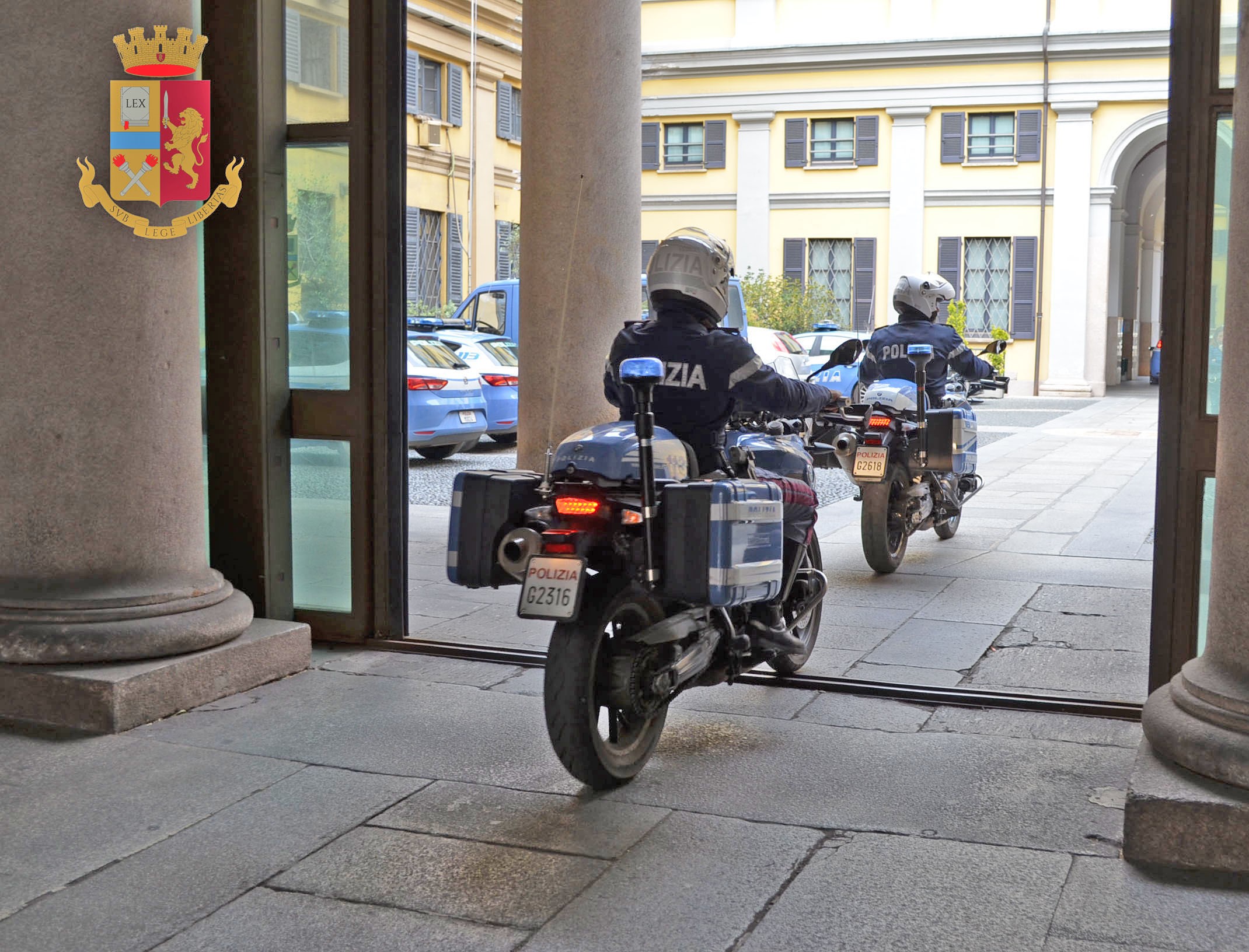 Milano: ladro con borsa schermata arrestato dalla Polizia di Stato