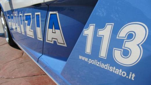 Carrara - La Polizia di Stato denuncia un uomo per spaccio di cocaina.