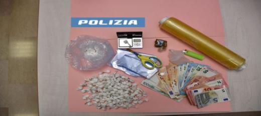 POLIZIA DI STATO DI L’AQUILA: ARRESTATI DUE CITTADINI STRANIERI RESPONSABILI DEL REATO DI DETENZIONE AI FINI DI SPACCIO DI SOSTANZA STUPEFACENTE IN CONCORSO.