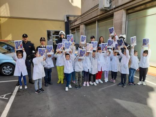 La Polizia di Stato incontra gli studenti della Scuola Primaria Almerini - Dante Alighieri.