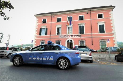 Carrara: la Polizia di Stato arresta in flagranza di reato cittadino straniero per detenzione e spaccio di sostanze stupefacenti.