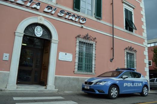 Carrara – Rubano TV 65 pollici all’Istituto Superiore Zaccagna: denunciati e refurtiva restituita in meno di 12 ore dalla Polizia di Stato